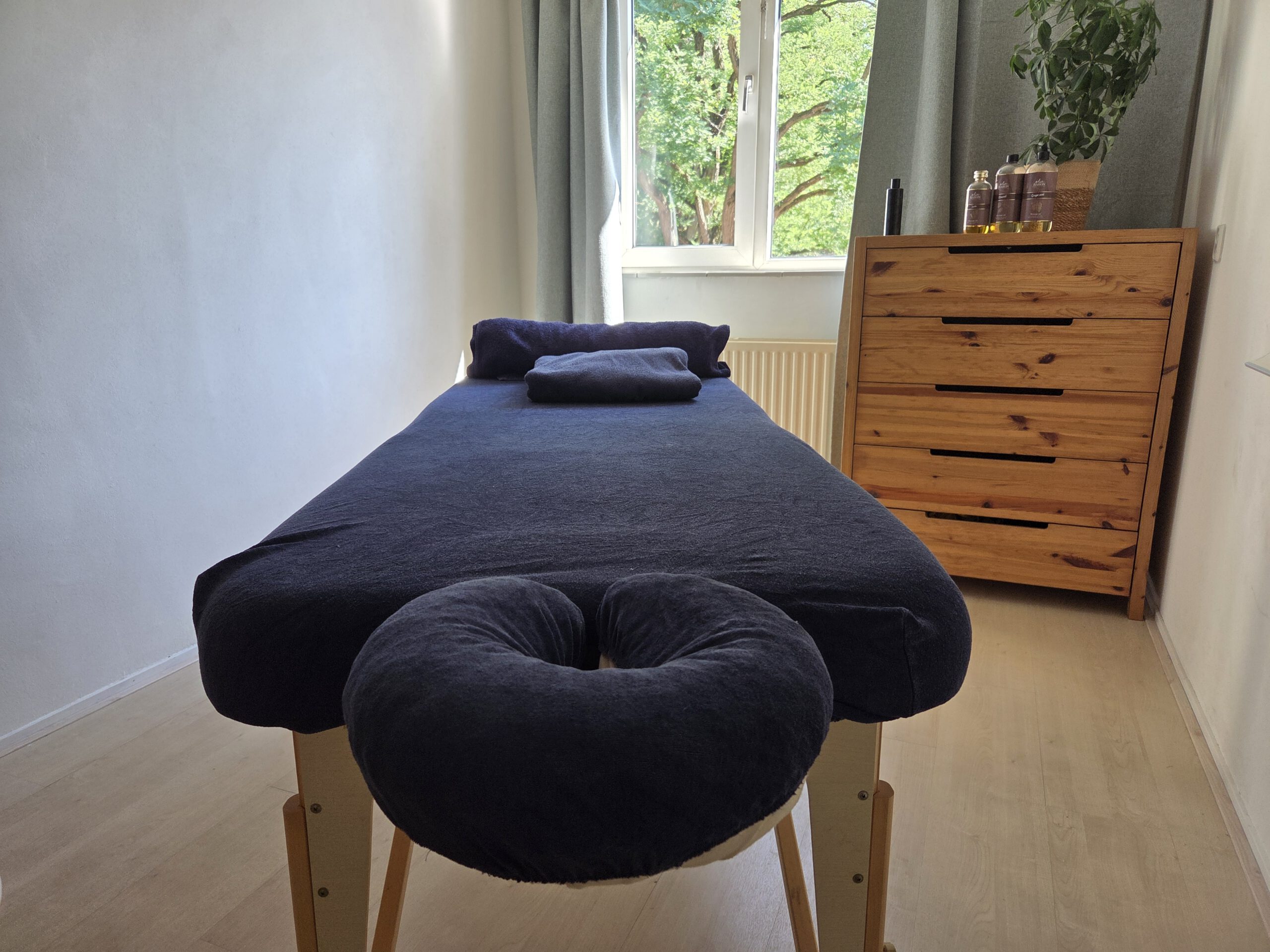 massageruimte-praktijk-massage-holistische-lisa-verbon