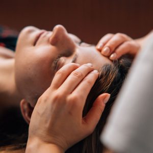 holistische-massage-hoofd-lisa-verbon-cs