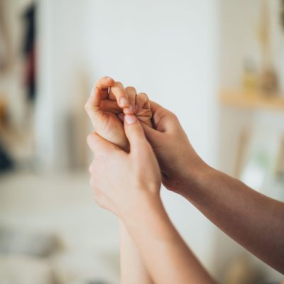 massage-hand-holistische-lisa-verbon